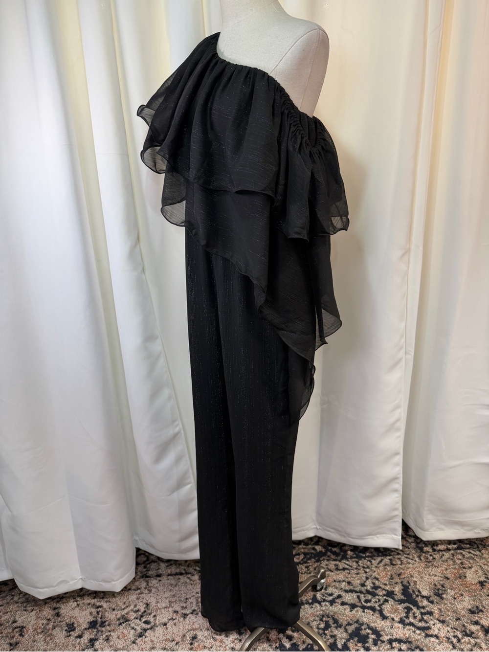 NWT Jewel Badgley Mischka Black & Silver Metallic Ruffled One Shoulder Jumpsuit - Picture 5 of 13